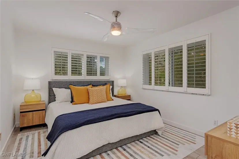 Picture of 545 Broad Ave S 545, Naples FL 34102