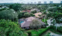Picture of 812 Pine Creek Ln, Naples, FL 34108
