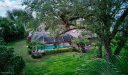 Picture of 812 Pine Creek Ln, Naples, FL 34108