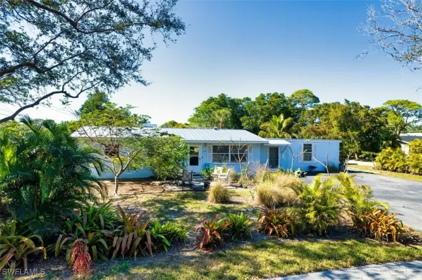 Picture of 1191 Rordon Ave, Naples FL 34103