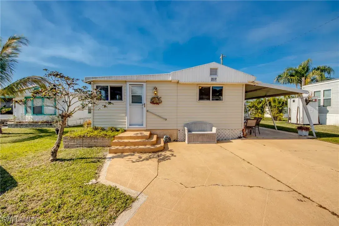 Picture of 217 Lamplighter Ln, North Fort Myers, FL 33917