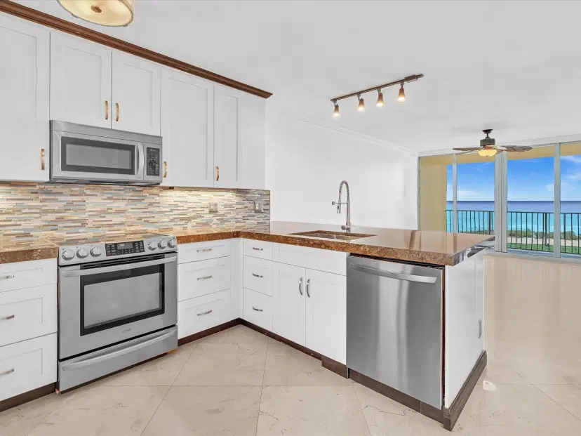 Picture of 1039 Hillsboro Mile 5, Hillsboro Beach FL 33062