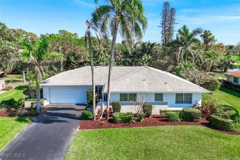 Picture of 466 Golfview Dr, Naples FL 34110