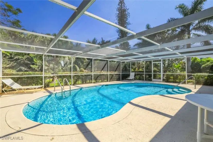 Picture of 466 Golfview Dr, Naples FL 34110