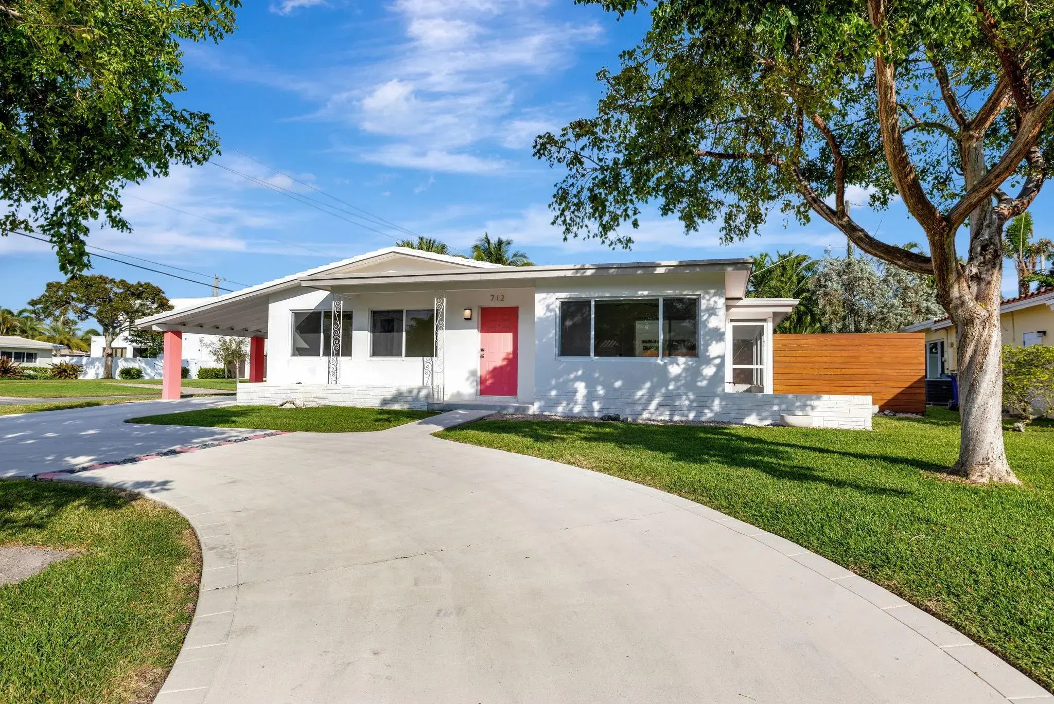Picture of 712 NE 25 Av, Pompano Beach, FL 33062