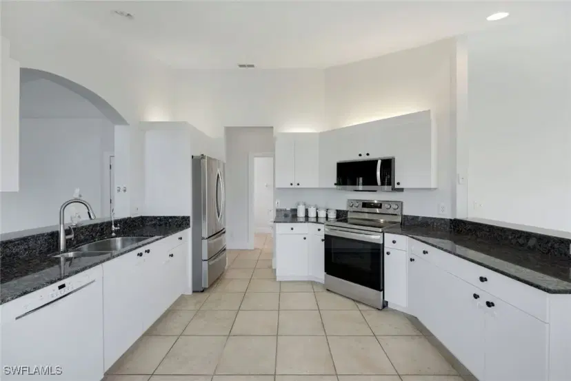 Picture of 5954 Sand Wedge Ln 705, Naples FL 34110