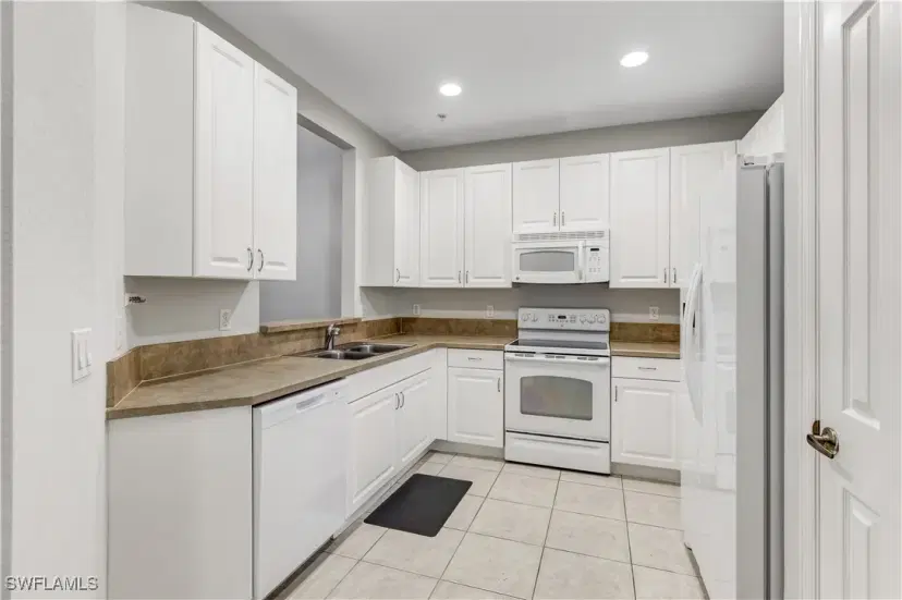 Picture of 1365 Mariposa Cir 101, Naples FL 34105