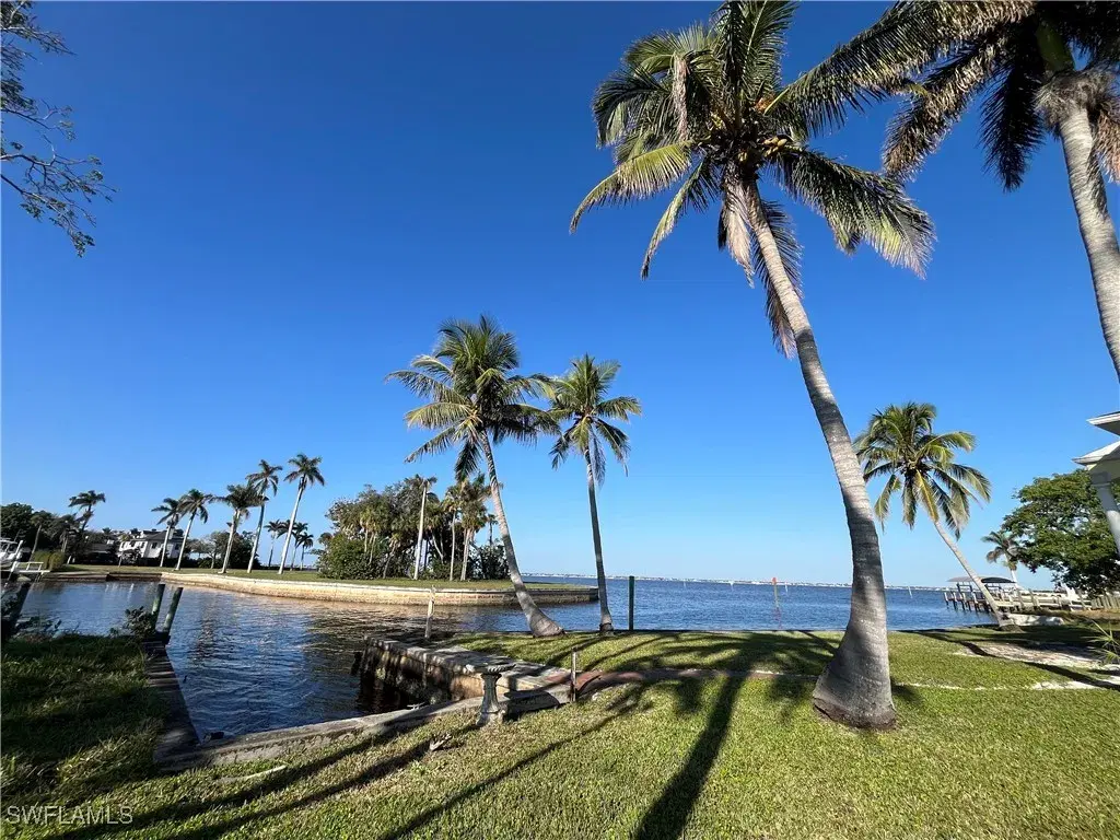 Picture of 6932 Old Whiskey Creek Dr, Fort Myers, FL 33919