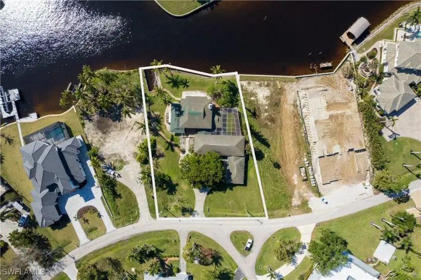 Picture of 6932 Old Whiskey Creek Dr, Fort Myers FL 33919