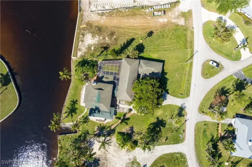 Picture of 6932 Old Whiskey Creek Dr, Fort Myers FL 33919