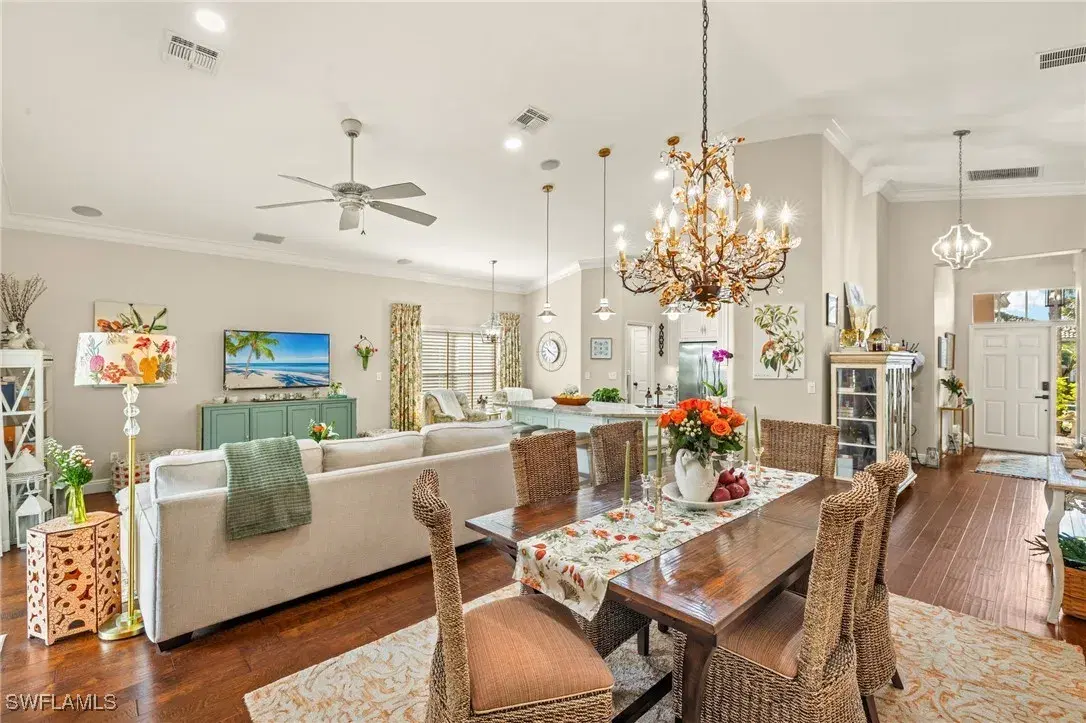 Picture of 207 Glen Eagle Cir, Naples, FL 34104