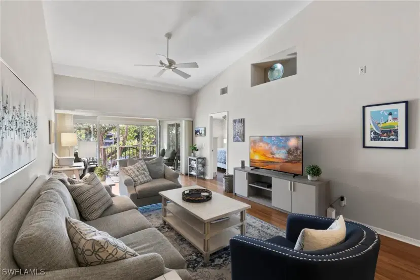 Picture of 760 Wiggins Lake Dr 202, Naples FL 34110