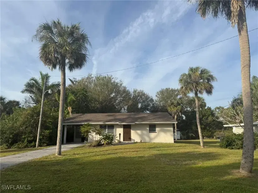 Picture of 28 Holly Dr, North Fort Myers FL 33903