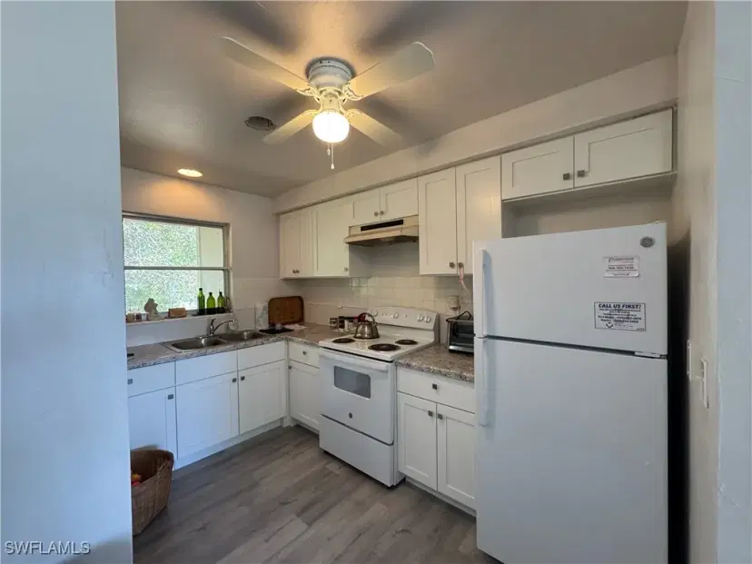 Picture of 28 Holly Dr, North Fort Myers FL 33903