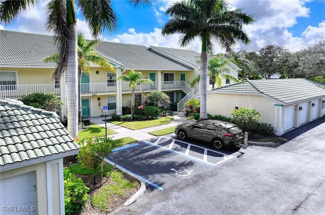 Picture of 3260 Douglas Dr 204, Naples, FL 34105