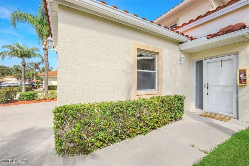Picture of 650 Luisa Ln 4, Naples FL 34104