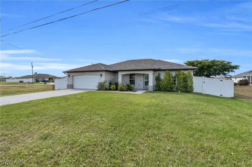 Picture of 618 NE 2Nd Pl, Cape Coral FL 33909