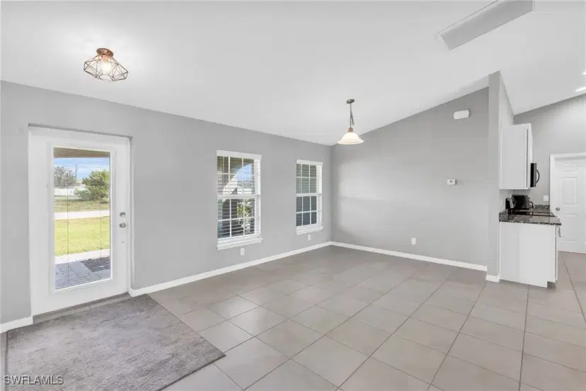 Picture of 618 NE 2Nd Pl, Cape Coral FL 33909