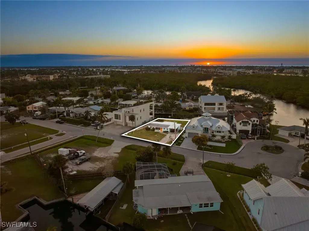 Picture of 1796 Holiday Ln, Naples, FL 34104