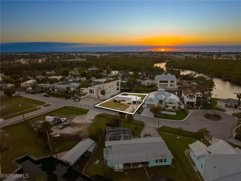 Picture of 1796 Holiday Ln, Naples FL 34104