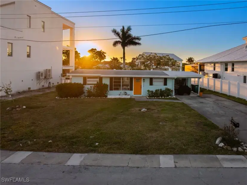 Picture of 1796 Holiday Ln, Naples FL 34104