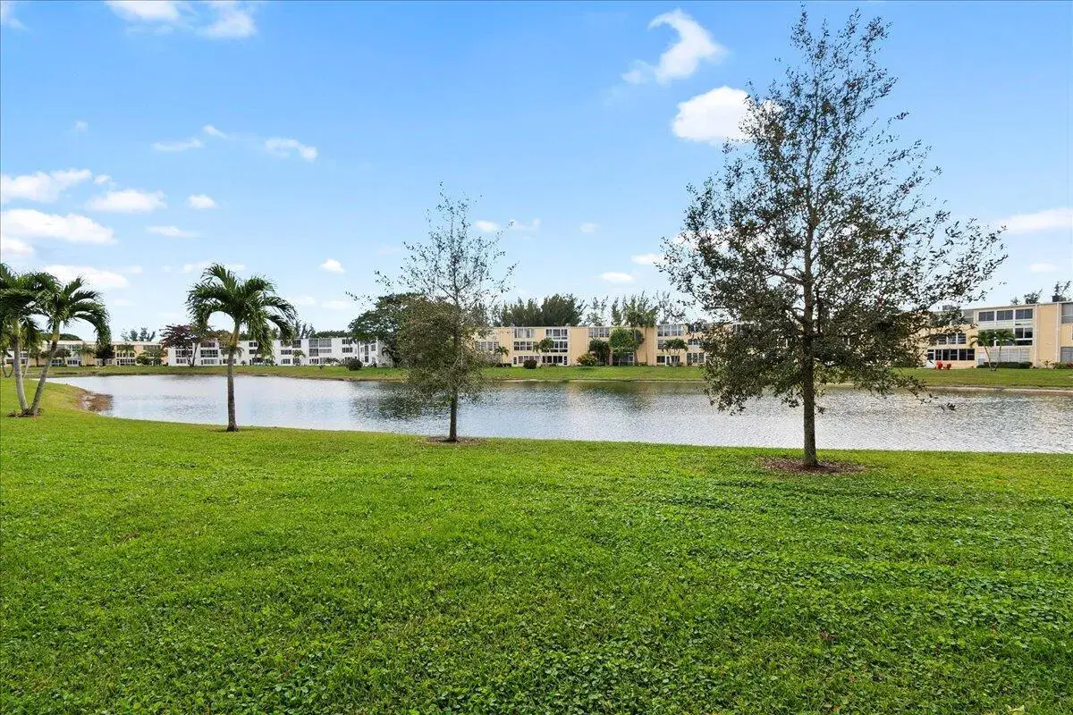 Picture of 104 Wellington B, West Palm Beach, FL 33417