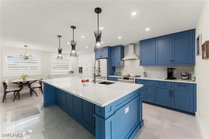 Picture of 1035 El Valle Ave, Fort Myers FL 33919