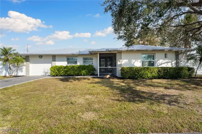 Picture of 1035 El Valle Ave, Fort Myers FL 33919