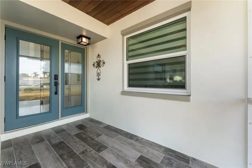 Picture of 1035 El Valle Ave, Fort Myers FL 33919