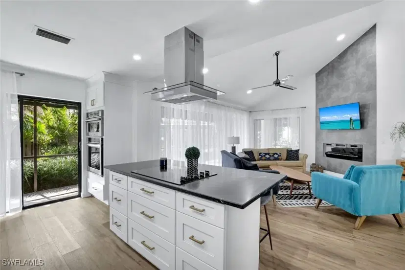 Picture of 772 Reef Point Cir, Naples, FL 34108