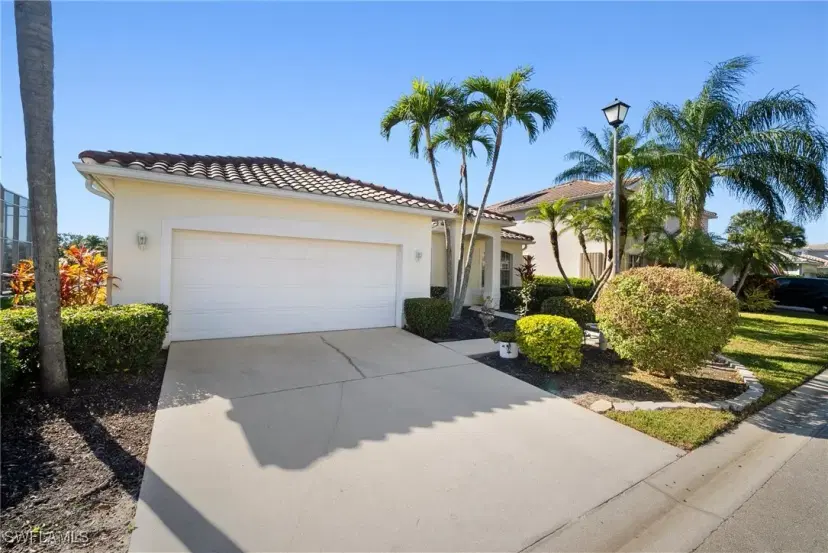 Picture of 11027 Lakeland Cir, Fort Myers FL 33913