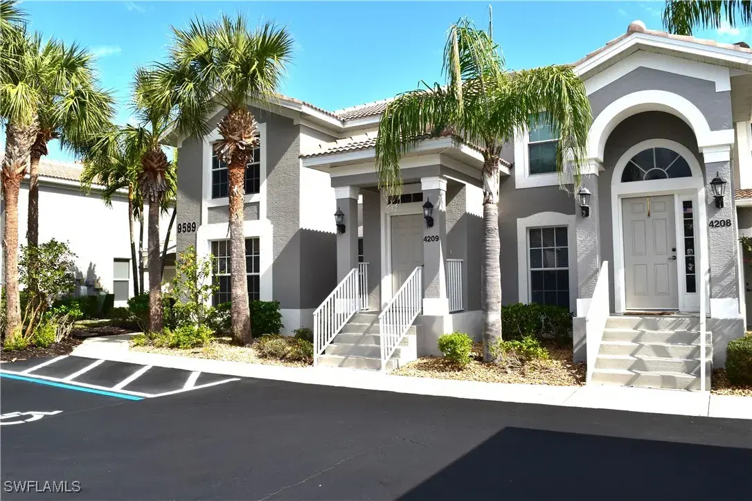 Picture of 9589 Hemingway Ln 4210, Fort Myers, FL 33913
