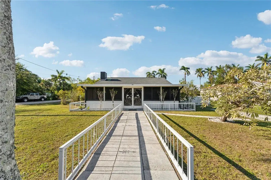 Picture of 3829 Edgewood Ave, Fort Myers, FL 33916