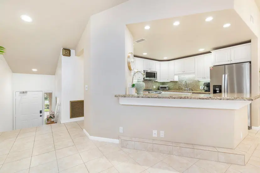 Picture of 10 Lexington Lane E # F, Palm Beach Gardens FL 33418