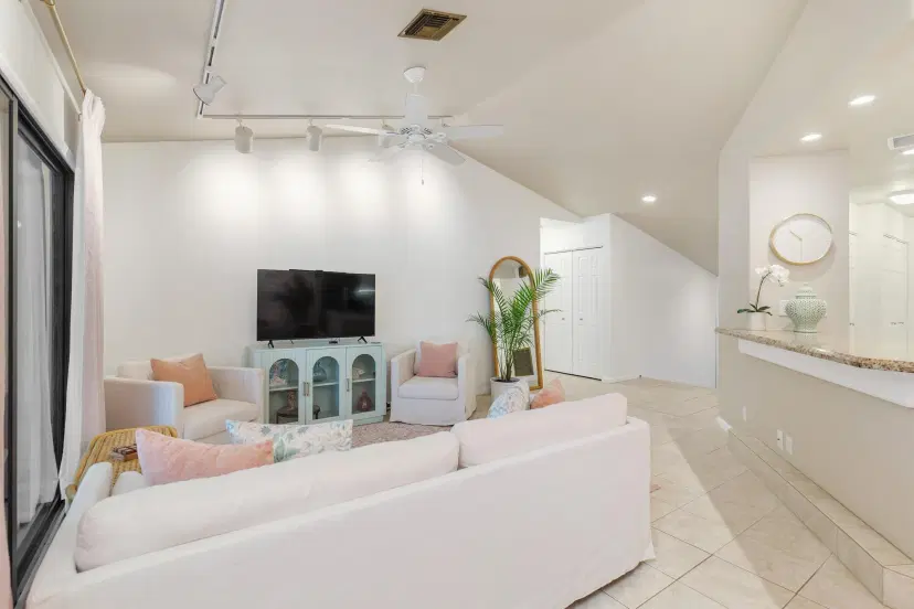 Picture of 10 Lexington Lane E # F, Palm Beach Gardens FL 33418