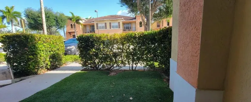 Picture of 3569 Forest Hill Boulevard 103, Palm Springs, FL 33406