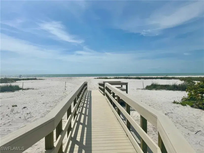 Picture of 1919 Olde Middle Gulf Dr 103, Sanibel FL 33957