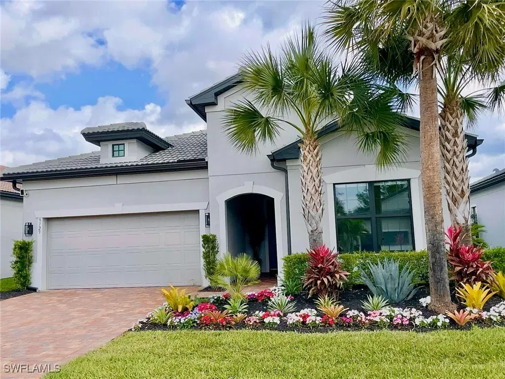 Picture of 9729 Everglades Dr, Naples, FL 34120