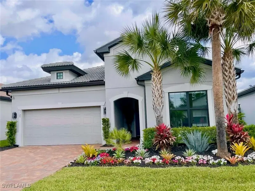 Picture of 9729 Everglades Dr, Naples FL 34120