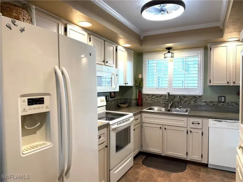 Picture of 2121 Collier Ave 409, Fort Myers FL 33901