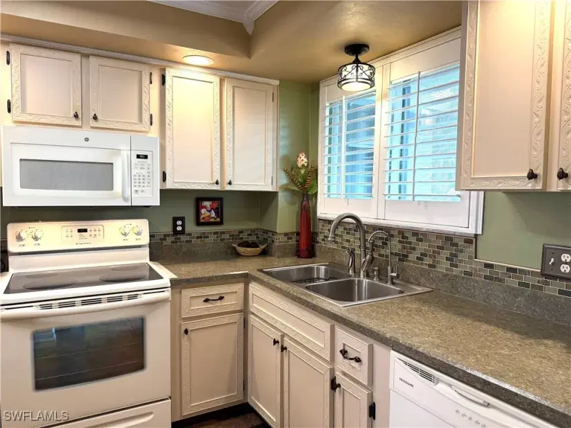 Picture of 2121 Collier Ave 409, Fort Myers FL 33901