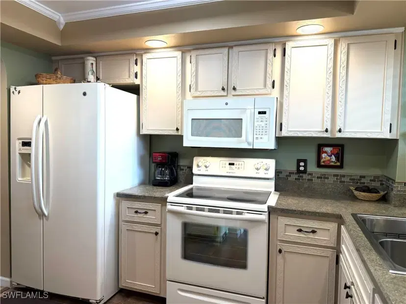 Picture of 2121 Collier Ave 409, Fort Myers FL 33901