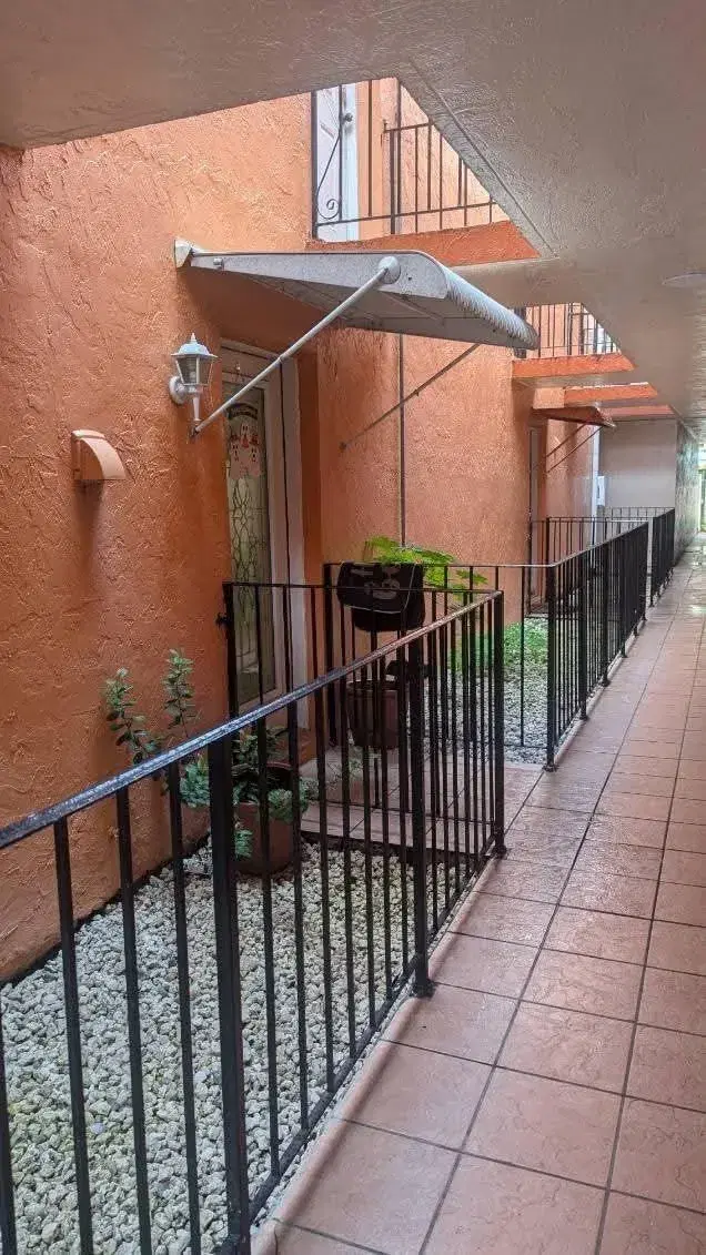 Picture of 1300 W 47Th Pl 115, Hialeah FL 33012