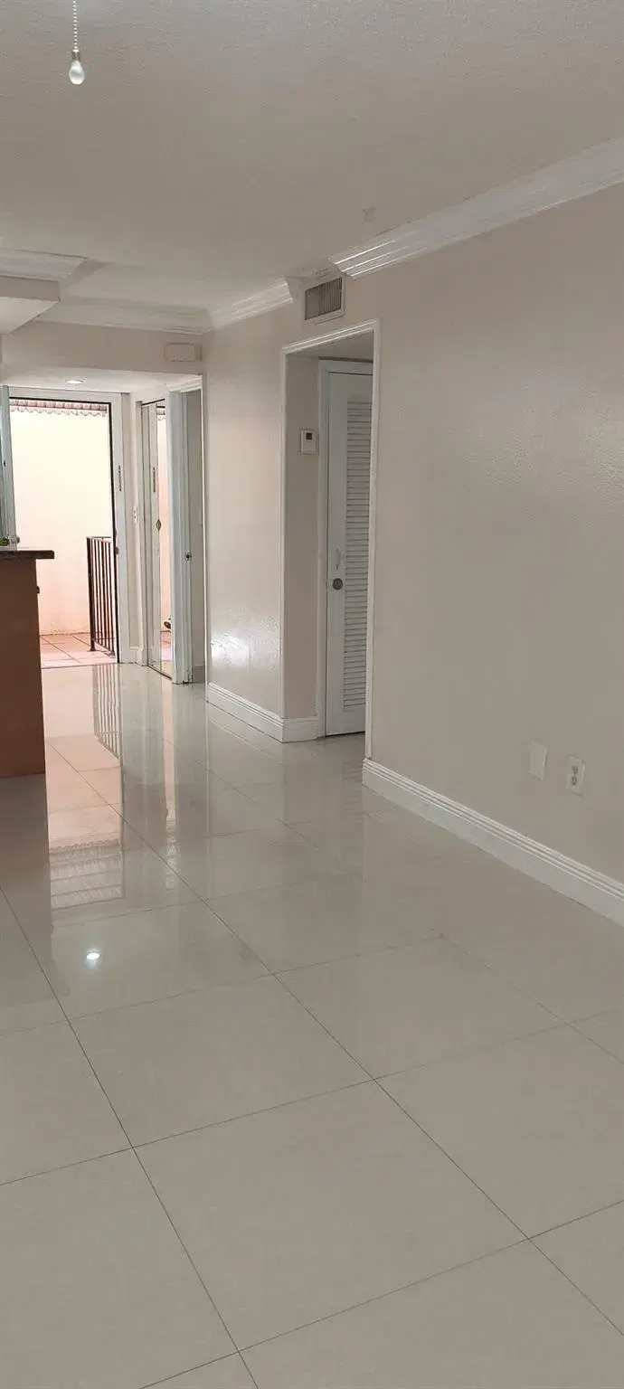 Picture of 1300 W 47Th Pl 115, Hialeah FL 33012