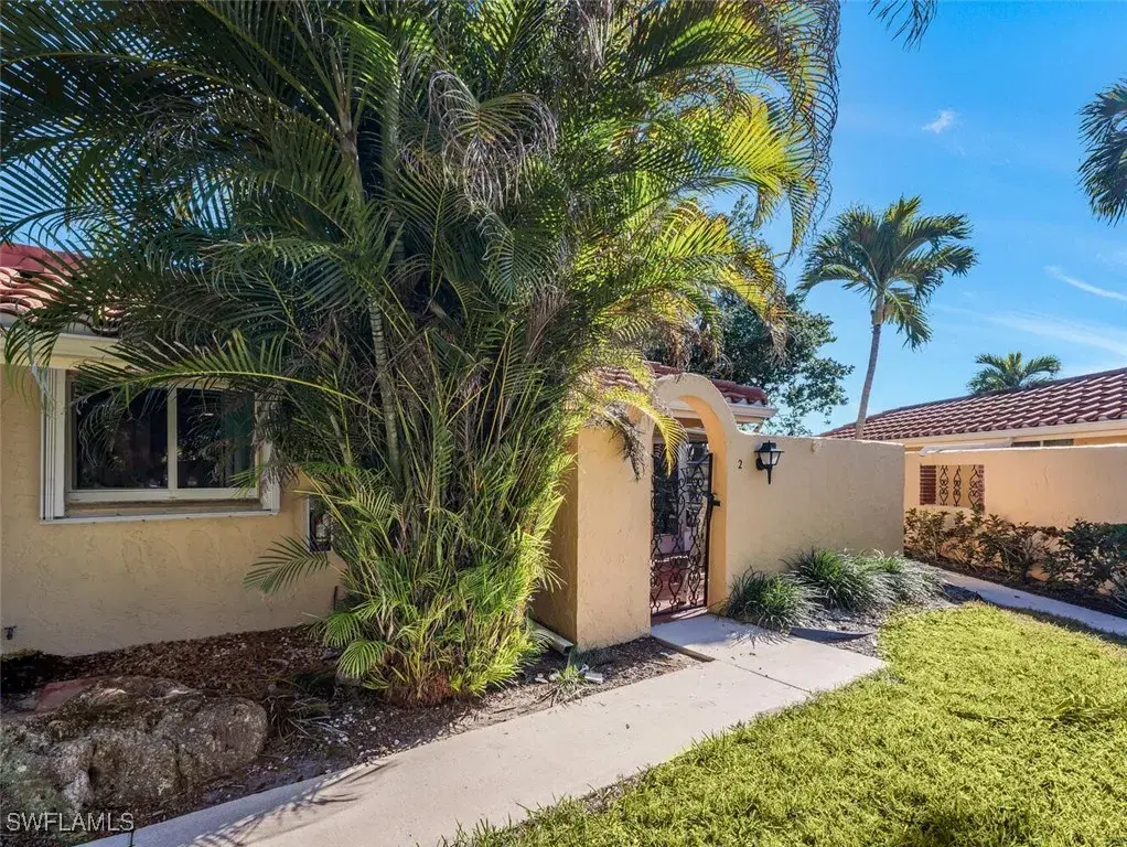 Picture of 186 Harrison Rd H2, Naples, FL 34112