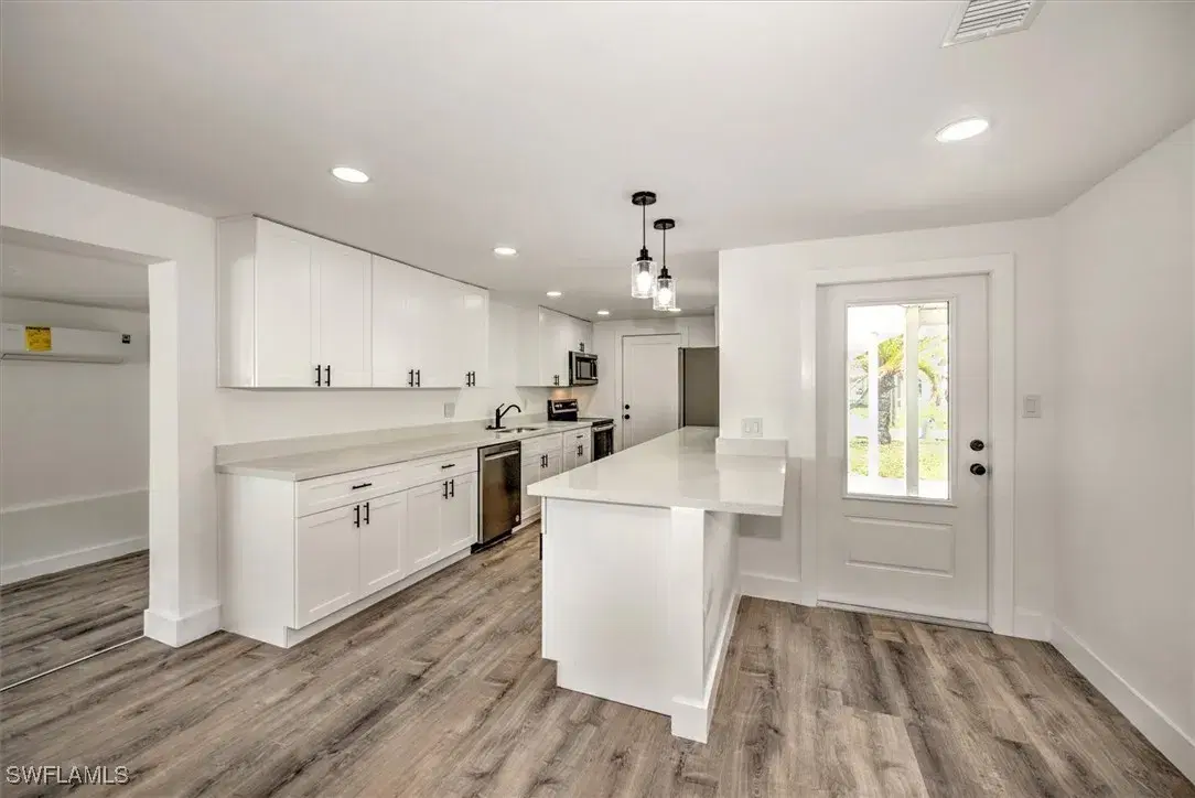 Picture of 160 Francis Dr Ne, Port Charlotte, FL 33952