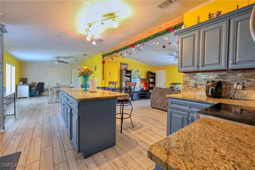 Picture of 162 Jeepers Dr, Naples FL 34112
