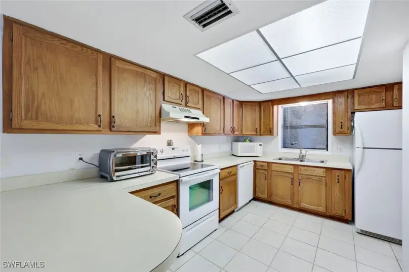 Picture of 10022 Oxfordshire Ln 204, Fort Myers FL 33908