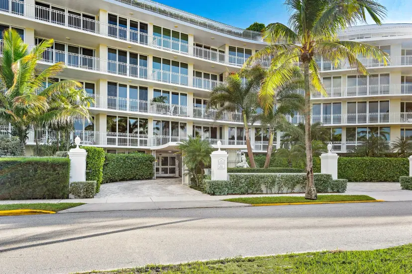 Picture of 100 Royal Palm Way D1, Palm Beach FL 33480
