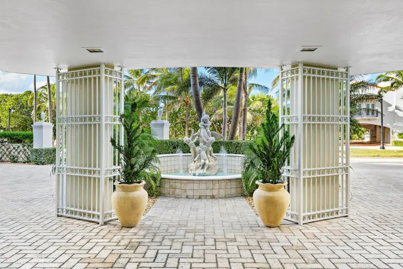 Picture of 100 Royal Palm Way D1, Palm Beach FL 33480